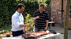 Ganzes Spanferkel in Grill-Box grillen